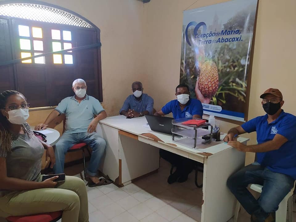 Secretário de Agricultura, Joelson Silva, reuni-se na sede da SEMAGRI com Engenheiros e Técnicos agrícolas para tratar das questões ligadas à Cultura do Abacaxi no Município